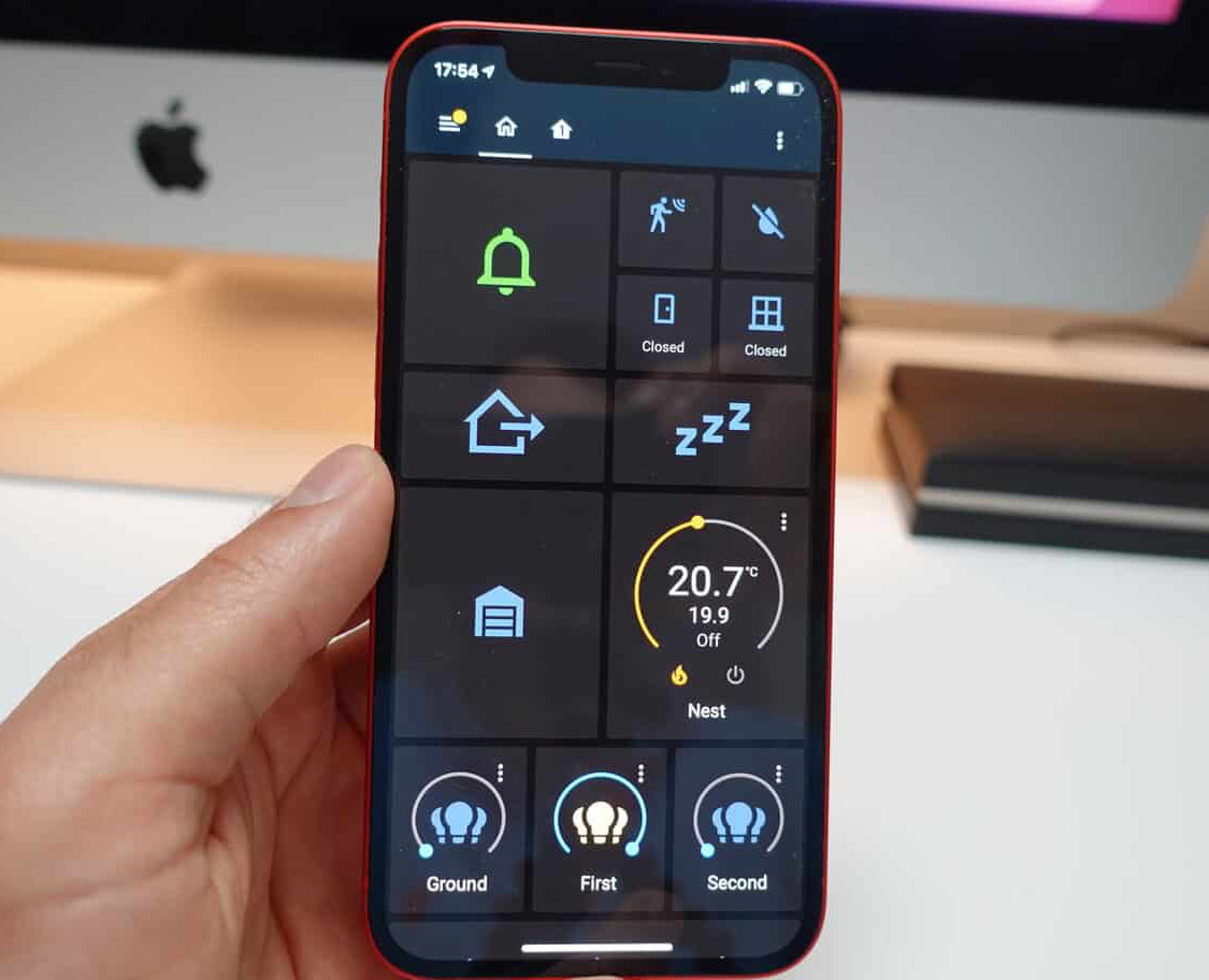 Smart phone displaying connected devices and notifications